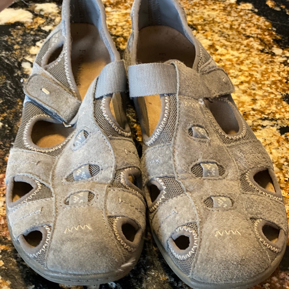 Women’s Earth Origins size 9 1/2.sandals